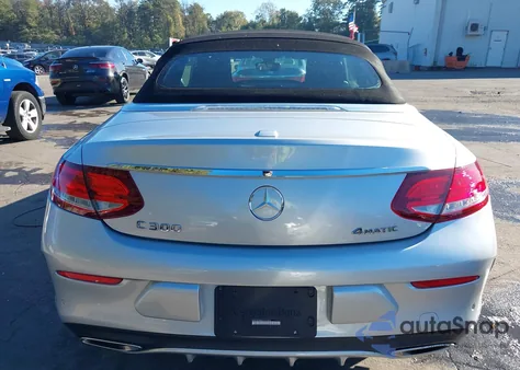 2018 Mercedes-Benz C 300 4Matic z USA, uszkodzony, nr VIN WDDWK4KB9JF752553